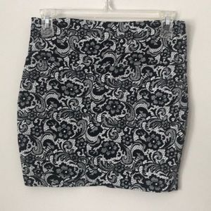 Lace patterned body con skirt